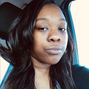 Meet your Posher, Alicia